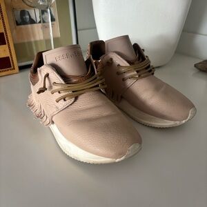 Esse ut Esse tan leather sneakers